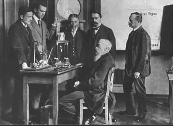 Figure 1-9 Wilhelm Wundt (seated) with colleagues in his psychological laboratory. Wundt is credited with establishing one of the first psychology laboratories in the world. He is identified with structuralism.